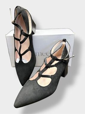 Black Suede NIB Pointed T-Strap Block Heel Pumps- Size 40/ US 9.5